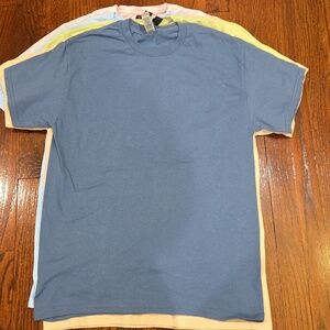 5 Medium Gildan tshirt bundle